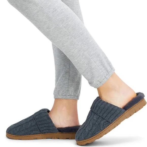 Jessica Simpson Women's Soft Cable Knit Slippers - Picture 2 of 7